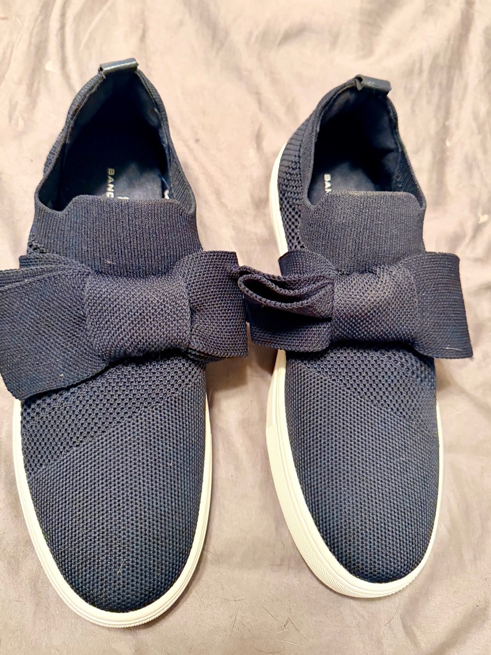 Brand New Bandolino Bow Knit Slip-On Sneakers — Size 8